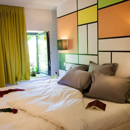 Alouette Hotel *
